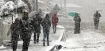 Kar İstanbul'un kapısına dayandı! Tekirdağ ve Edirne'de birçok mahalle beyaza büründü Kar İstanbul'un kapısına dayandı! Tekirdağ ve Edirne'de birçok mahalle beyaza büründü