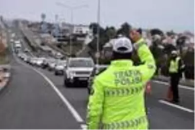 Son dakika haberleri! Kar yağışının olduğu Tekirdağ'da, kış lastiği denetimi Son dakika haberleri! Kar yağışının olduğu Tekirdağ'da, kış lastiği denetimi