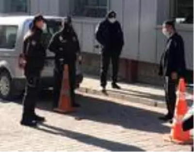 Karantina süresinin dolmasına 1 gün kala PTT'ye gitmiş Karantina süresinin dolmasına 1 gün kala PTT'ye gitmiş