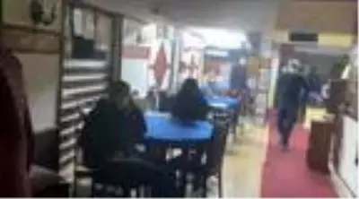 Kartal'da ruhsatsız kahvehaneye kumar baskını Kartal'da ruhsatsız kahvehaneye kumar baskını