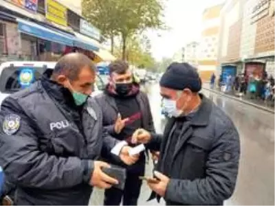 Kaybettiği cüzdanına kavuşan emekli mahcubiyet yaşadı: Fazla bir param da yok ki yardımda bulunayım Kaybettiği cüzdanına kavuşan emekli mahcubiyet yaşadı: Fazla bir param da yok ki yardımda bulunayım