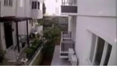 Kelepçeledikleri kadının altınlarını gasbeden 2 zanlıdan biri yakalandı Kelepçeledikleri kadının altınlarını gasbeden 2 zanlıdan biri yakalandı