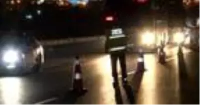 Kısıtlama ile birlikte Tuzla TEM Otoyolu'nda denetimler başladı Kısıtlama ile birlikte Tuzla TEM Otoyolu'nda denetimler başladı