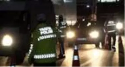 Kısıtlama ile birlikte Tuzla TEM Otoyolu'nda denetimler başladı Kısıtlama ile birlikte Tuzla TEM Otoyolu'nda denetimler başladı
