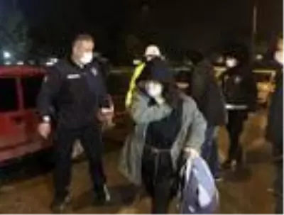 Kısıtlamada otomobille gezerek uyuşturucu içen 4 şüpheli, gözaltında Kısıtlamada otomobille gezerek uyuşturucu içen 4 şüpheli, gözaltında