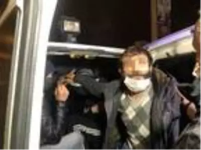 Kısıtlamada otomobille gezerek uyuşturucu içen 4 şüpheli, gözaltında Kısıtlamada otomobille gezerek uyuşturucu içen 4 şüpheli, gözaltında