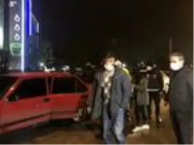 Kısıtlamada otomobille gezerek uyuşturucu içen 4 şüpheli, gözaltında Kısıtlamada otomobille gezerek uyuşturucu içen 4 şüpheli, gözaltında