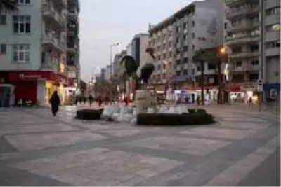 Sokağa çıkma kısıtlaması öncesinde Denizli sokakları böyle görüntülendi Sokağa çıkma kısıtlaması öncesinde Denizli sokakları böyle görüntülendi