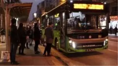 Sokağa çıkma kısıtlaması öncesinde Denizli sokakları böyle görüntülendi Sokağa çıkma kısıtlaması öncesinde Denizli sokakları böyle görüntülendi