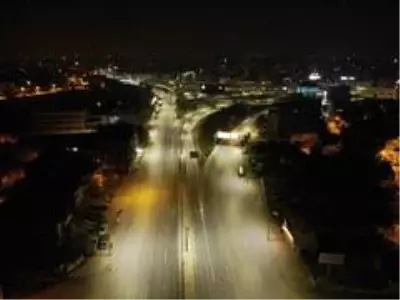 Kısıtlamanın başlamasıyla Denizli'de meydanlar boş kaldı Kısıtlamanın başlamasıyla Denizli'de meydanlar boş kaldı