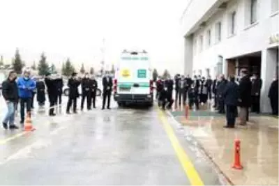 Korona virüsten hayatını kaybeden hemşire son yolculuğuna uğurlandı Korona virüsten hayatını kaybeden hemşire son yolculuğuna uğurlandı