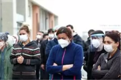 Korona virüsten hayatını kaybeden hemşire son yolculuğuna uğurlandı Korona virüsten hayatını kaybeden hemşire son yolculuğuna uğurlandı