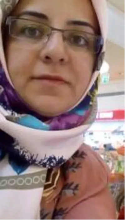 Korona virüsten hayatını kaybeden hemşire son yolculuğuna uğurlandı Korona virüsten hayatını kaybeden hemşire son yolculuğuna uğurlandı