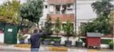 Son dakika gündem: Koronavirüsü yenen esnaf, balkona çıkıp maske takmayanları uyarıyor Son dakika gündem: Koronavirüsü yenen esnaf, balkona çıkıp maske takmayanları uyarıyor