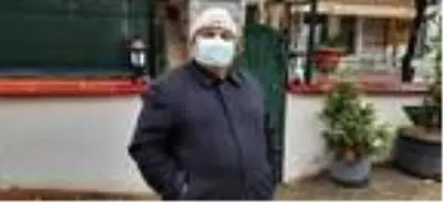 Son dakika gündem: Koronavirüsü yenen esnaf, balkona çıkıp maske takmayanları uyarıyor Son dakika gündem: Koronavirüsü yenen esnaf, balkona çıkıp maske takmayanları uyarıyor