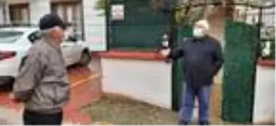 Son dakika gündem: Koronavirüsü yenen esnaf, balkona çıkıp maske takmayanları uyarıyor Son dakika gündem: Koronavirüsü yenen esnaf, balkona çıkıp maske takmayanları uyarıyor