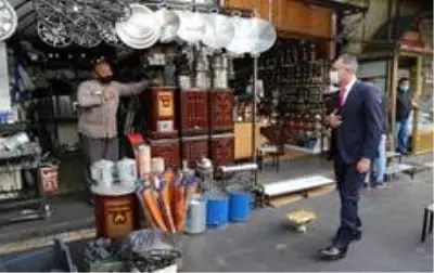 Kuş, esnaf ve vatandaşlarla iç içe olmaya devam ediyor Kuş, esnaf ve vatandaşlarla iç içe olmaya devam ediyor