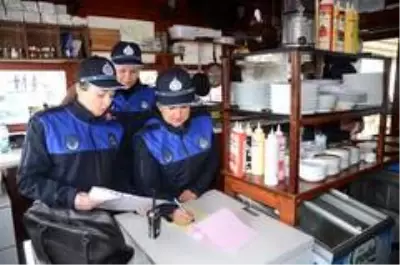 Kuşadası'nda zabıta 1,5 yılda 19 bin 618 başvuruyu değerlendirdi Kuşadası'nda zabıta 1,5 yılda 19 bin 618 başvuruyu değerlendirdi