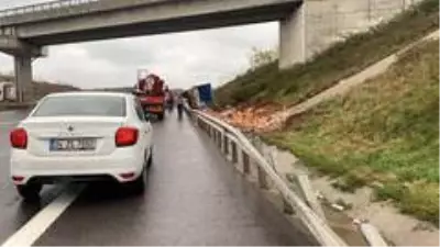 Kuzey Marmara Otoyolu'nda kamyon devrildi: 1 yaralı Kuzey Marmara Otoyolu'nda kamyon devrildi: 1 yaralı