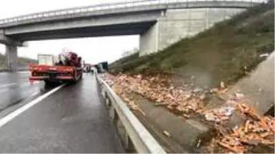 Kuzey Marmara Otoyolu'nda kamyon devrildi: 1 yaralı Kuzey Marmara Otoyolu'nda kamyon devrildi: 1 yaralı