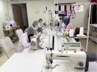 Meslek lisesi öğrencilerinden anaokulu ve ilkokullar öğrencilerine maske Meslek lisesi öğrencilerinden anaokulu ve ilkokullar öğrencilerine maske