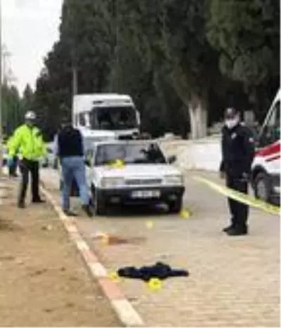 Mezarlıkta karşılaştığı kardeşi ve yengesini pompalı tüfekle vurdu Mezarlıkta karşılaştığı kardeşi ve yengesini pompalı tüfekle vurdu