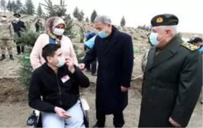 Milli Savunma Bakanı Akar gaziler ile birlikte fidan dikti Milli Savunma Bakanı Akar gaziler ile birlikte fidan dikti