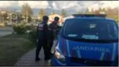 - Muğla'da 15 ayrı suçtan aranan şüpheli mezarlıkta yakalandı - Muğla'da 15 ayrı suçtan aranan şüpheli mezarlıkta yakalandı