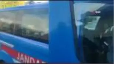 - Muğla'da 15 ayrı suçtan aranan şüpheli mezarlıkta yakalandı - Muğla'da 15 ayrı suçtan aranan şüpheli mezarlıkta yakalandı