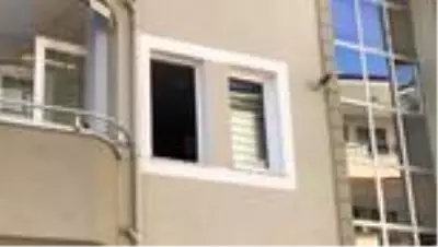 Mutfakta çıkan yangında anne ile kızı yaralandı Mutfakta çıkan yangında anne ile kızı yaralandı