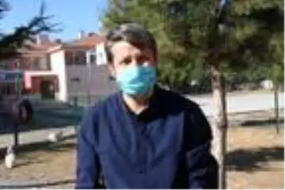 Okul bahçesindeki kümesten sağlanan yumurtalar öğrencilere burs oldu Okul bahçesindeki kümesten sağlanan yumurtalar öğrencilere burs oldu