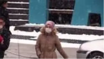 Palandöken'de kar yağışı altında kayak heyecanı Palandöken'de kar yağışı altında kayak heyecanı