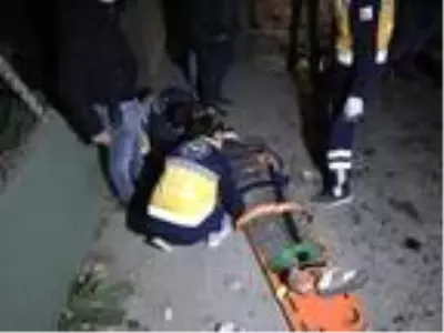 POLİSİN 'DUR' İHTARINA UYMAYAN KAMYONETİN SÜRÜCÜSÜ KAZA YAPTI; KOVALAMACA ANLARI KAMERADA POLİSİN 'DUR' İHTARINA UYMAYAN KAMYONETİN SÜRÜCÜSÜ KAZA YAPTI; KOVALAMACA ANLARI KAMERADA