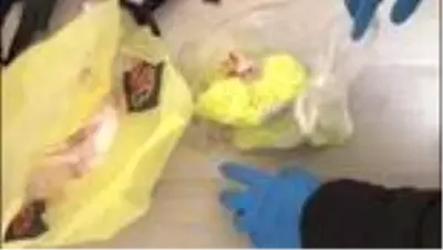 Polisin 'Komşu, kapıyı açar mısın?' diyerek girdiği evde uyuşturucu ele geçirildi Polisin 'Komşu, kapıyı açar mısın?' diyerek girdiği evde uyuşturucu ele geçirildi