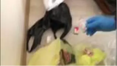 Polisin 'Komşu, kapıyı açar mısın?' diyerek girdiği evde uyuşturucu ele geçirildi Polisin 'Komşu, kapıyı açar mısın?' diyerek girdiği evde uyuşturucu ele geçirildi