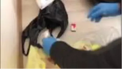 Polisin 'Komşu, kapıyı açar mısın?' diyerek girdiği evde uyuşturucu ele geçirildi Polisin 'Komşu, kapıyı açar mısın?' diyerek girdiği evde uyuşturucu ele geçirildi