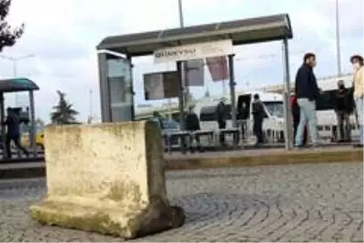 Rize'de mevcut yerlerinden taşınmak istemeyen minibüs şoförleri tepkili Rize'de mevcut yerlerinden taşınmak istemeyen minibüs şoförleri tepkili
