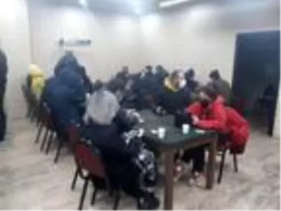 Son dakika haberi: Ruhsatsız iş yerinde kumar oynayan 38 kişiye 166 bin lira ceza Son dakika haberi: Ruhsatsız iş yerinde kumar oynayan 38 kişiye 166 bin lira ceza