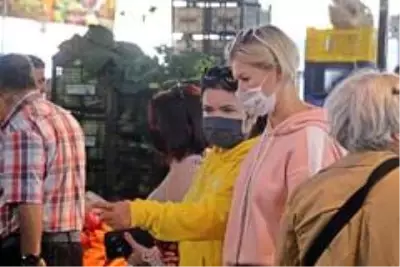 'Saatim geldi' deyip kaçan yaşlılar pazarcı esnafını kara kara düşündürüyor 'Saatim geldi' deyip kaçan yaşlılar pazarcı esnafını kara kara düşündürüyor