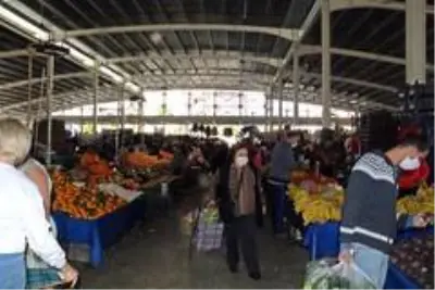 'Saatim geldi' deyip kaçan yaşlılar pazarcı esnafını kara kara düşündürüyor 'Saatim geldi' deyip kaçan yaşlılar pazarcı esnafını kara kara düşündürüyor