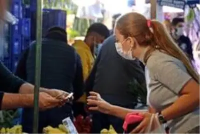 'Saatim geldi' deyip kaçan yaşlılar pazarcı esnafını kara kara düşündürüyor 'Saatim geldi' deyip kaçan yaşlılar pazarcı esnafını kara kara düşündürüyor