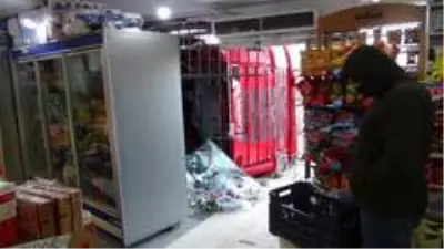 Sebze yüklü tır devrildi Sebze yüklü tır devrildi