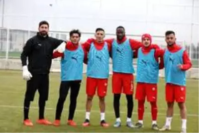 Demir Grup Sivasspor, Villarreal maçı hazırlıklarına başladı Demir Grup Sivasspor, Villarreal maçı hazırlıklarına başladı