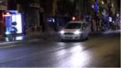 Cadde ve sokaklar sessizliğe büründü Cadde ve sokaklar sessizliğe büründü