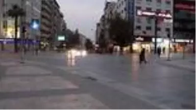 Sokağa çıkma kısıtlaması öncesinde Denizli sokakları böyle görüntülendi Sokağa çıkma kısıtlaması öncesinde Denizli sokakları böyle görüntülendi