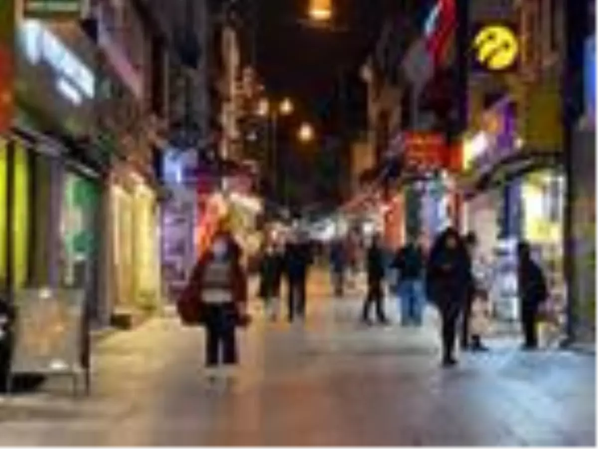 Sokak kısıtlaması öncesi Kadıköy'de son durum