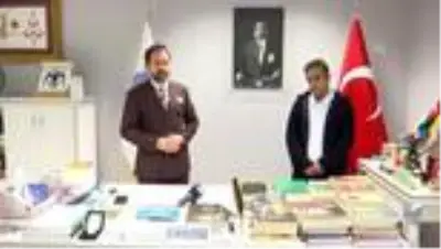 Taksisinde unutulan 300 bin avroyu sahibine teslim eden şoföre ahilik beratı verildi