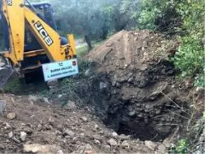 Tarihi Tirilye'de kaçak kazıya suçüstü Tarihi Tirilye'de kaçak kazıya suçüstü
