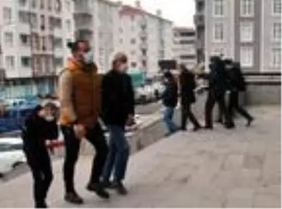 Tartıştığı eşini 5 yerinden bıçakladı Tartıştığı eşini 5 yerinden bıçakladı