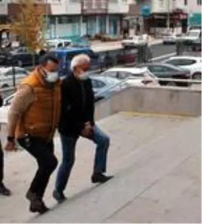 Tartıştığı eşini 5 yerinden bıçakladı Tartıştığı eşini 5 yerinden bıçakladı